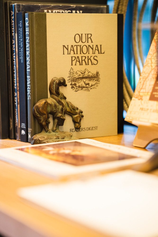 Hotel room artwork, accessories & artifacts